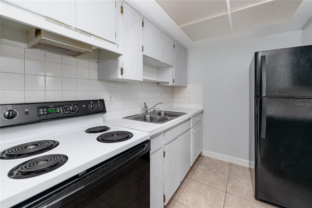 For Sale: $153,000 (2 beds, 1 baths, 1010 Square Feet)