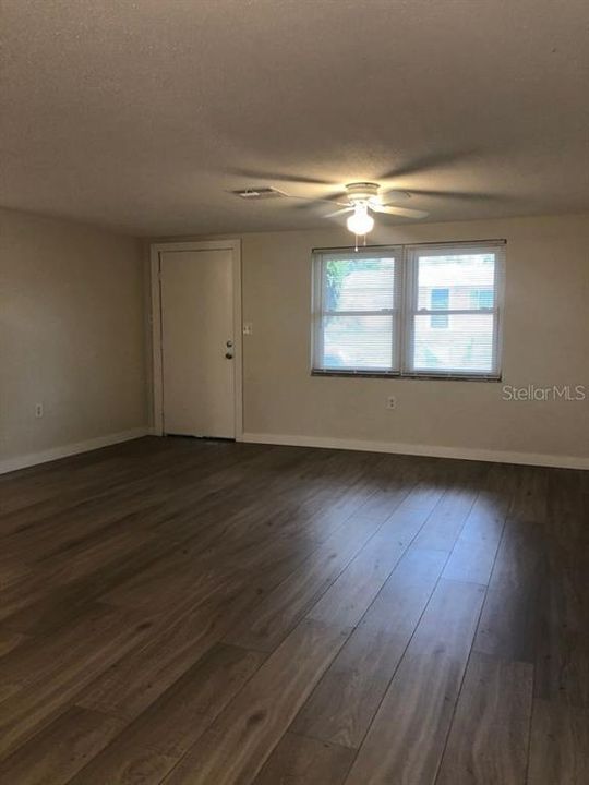 For Sale: $209,000 (2 beds, 1 baths, 1056 Square Feet)