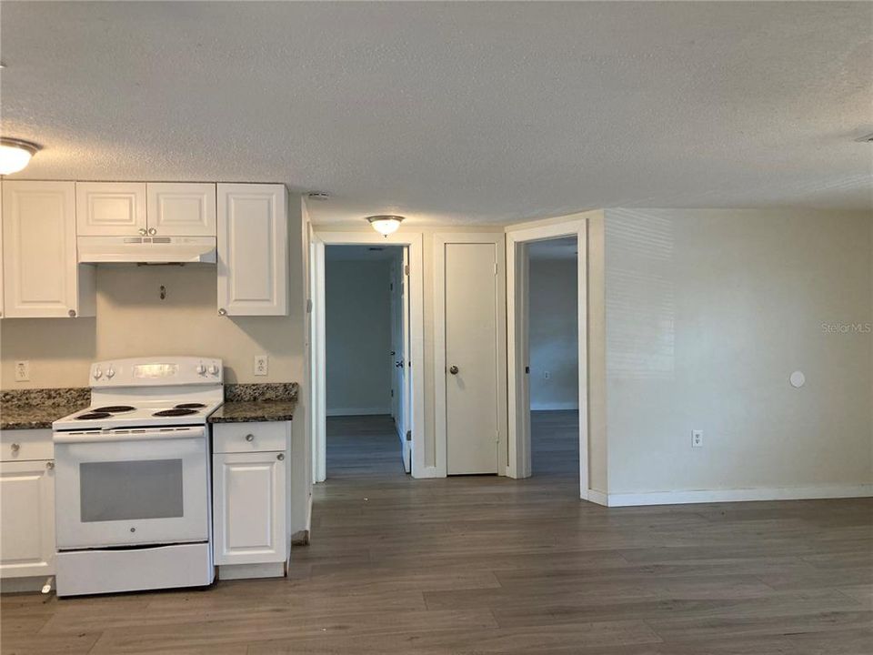 For Sale: $209,000 (2 beds, 1 baths, 1056 Square Feet)