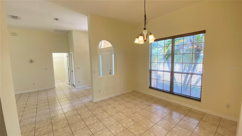 For Rent: $2,195 (3 beds, 2 baths, 1949 Square Feet)