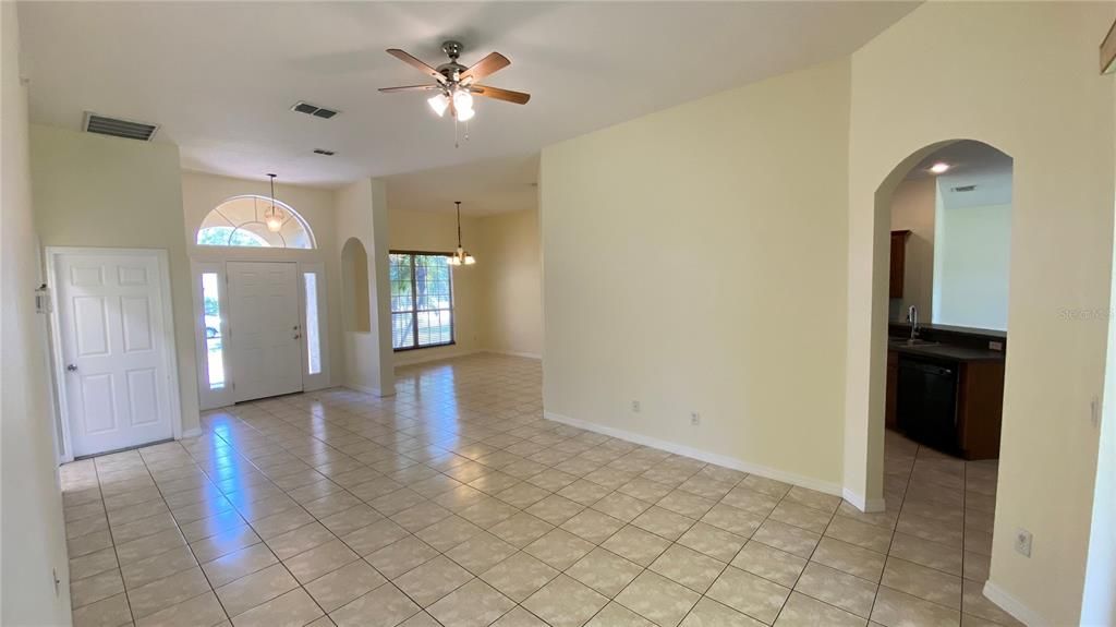 For Rent: $2,195 (3 beds, 2 baths, 1949 Square Feet)