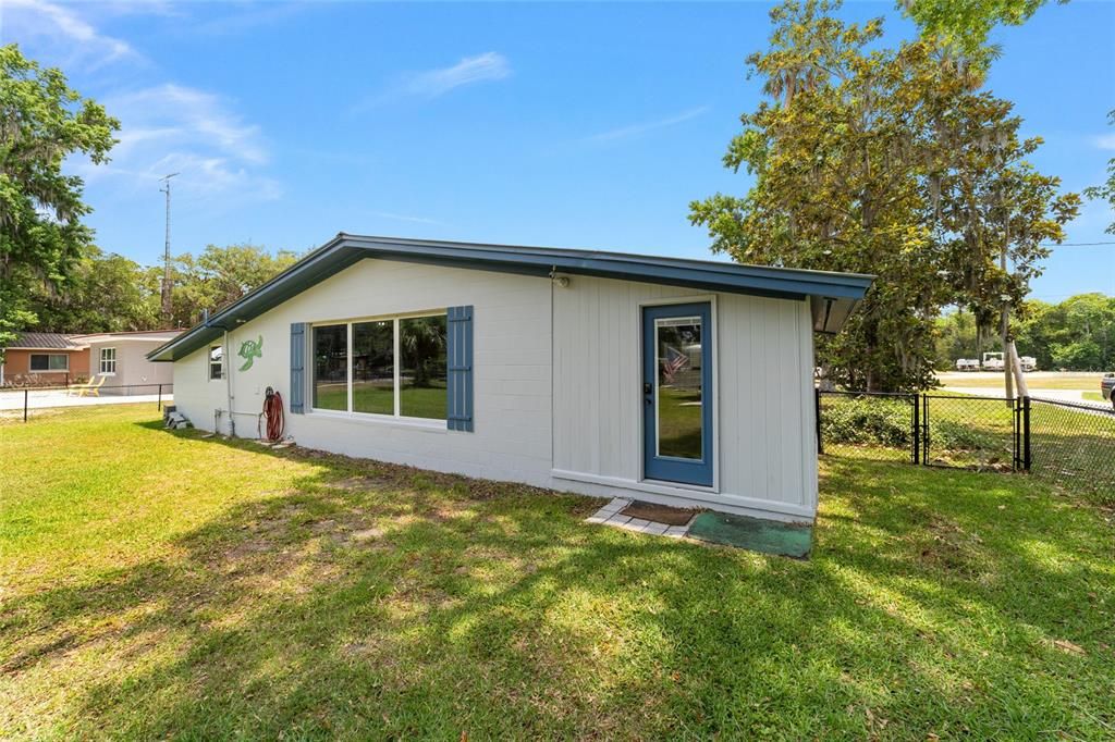 For Sale: $394,000 (3 beds, 2 baths, 1065 Square Feet)