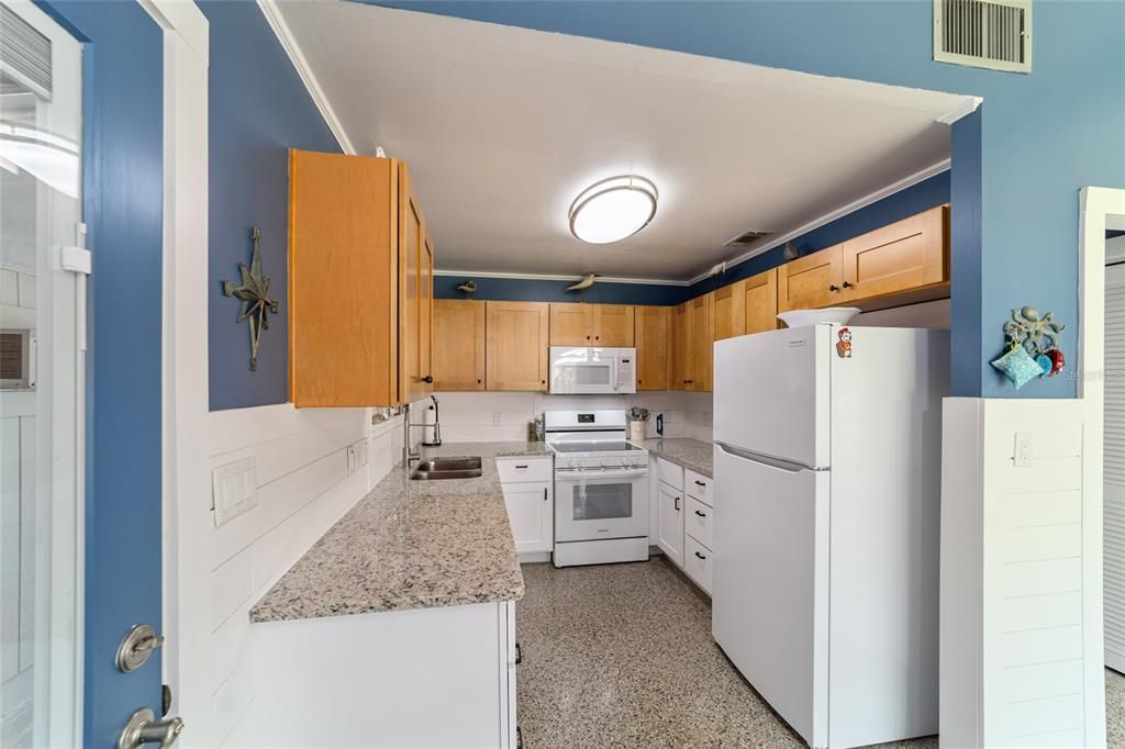 For Sale: $394,000 (3 beds, 2 baths, 1065 Square Feet)