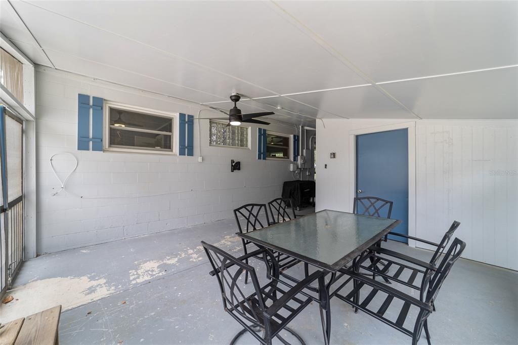 For Sale: $394,000 (3 beds, 2 baths, 1065 Square Feet)