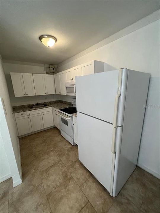 For Rent: $900 (1 beds, 1 baths, 550 Square Feet)