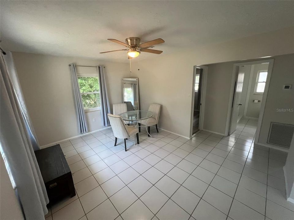 Active With Contract: $330,000 (2 beds, 1 baths, 912 Square Feet)