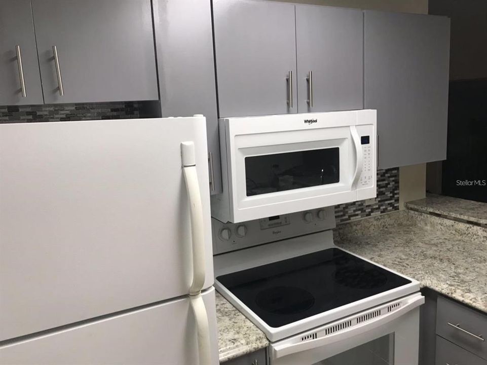 For Sale: $140,000 (2 beds, 2 baths, 930 Square Feet)