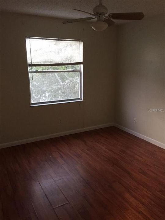 For Sale: $140,000 (2 beds, 2 baths, 930 Square Feet)