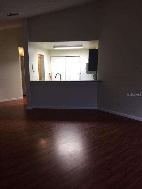 For Sale: $140,000 (2 beds, 2 baths, 930 Square Feet)