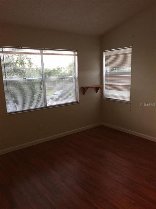 For Sale: $140,000 (2 beds, 2 baths, 930 Square Feet)