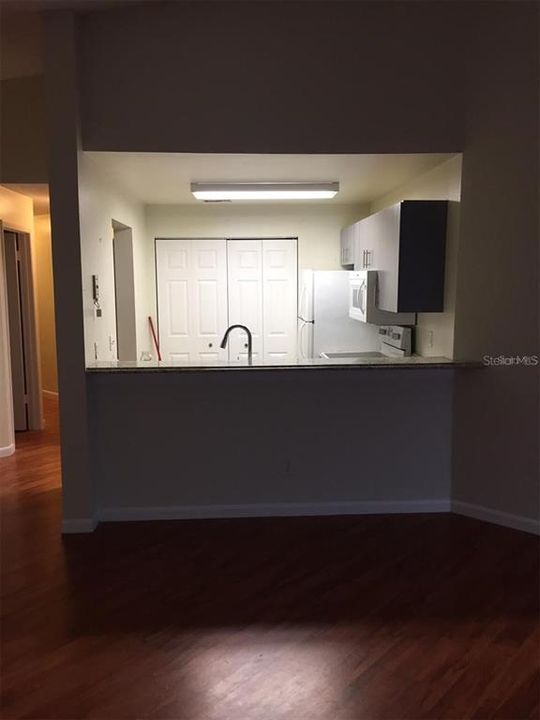 For Sale: $140,000 (2 beds, 2 baths, 930 Square Feet)