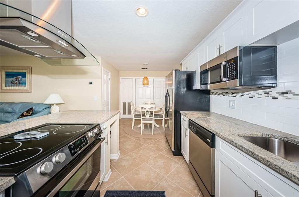 For Sale: $209,500 (1 beds, 1 baths, 725 Square Feet)