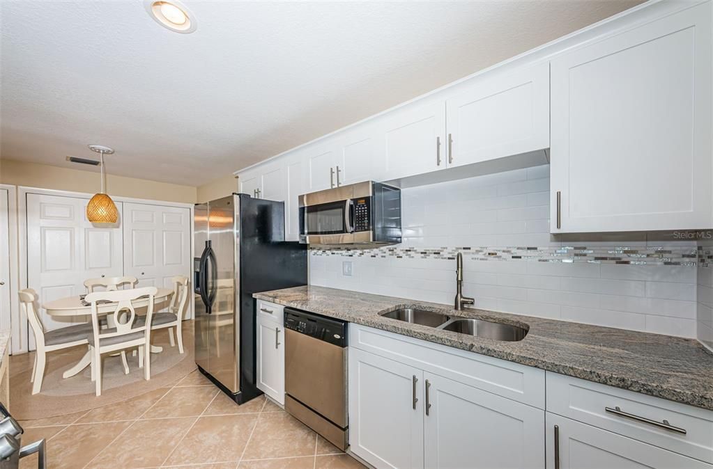For Sale: $209,500 (1 beds, 1 baths, 725 Square Feet)