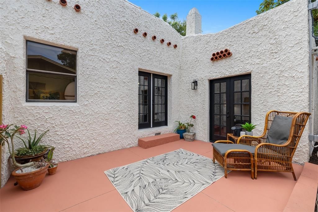 Recently Sold: $750,000 (3 beds, 2 baths, 1836 Square Feet)