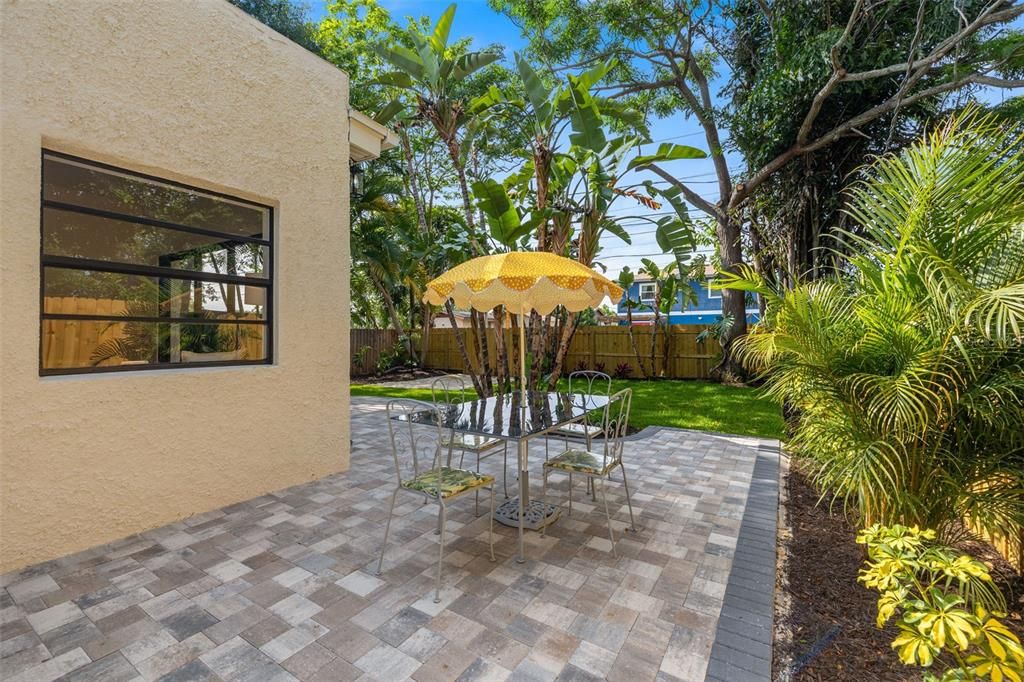 Recently Sold: $750,000 (3 beds, 2 baths, 1836 Square Feet)