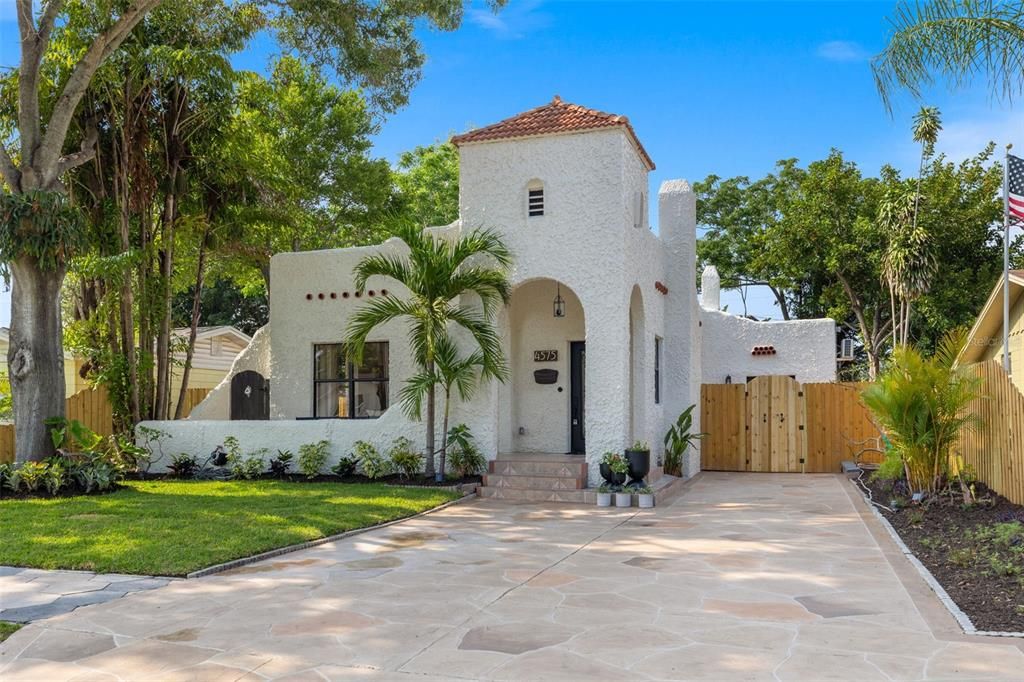 Recently Sold: $750,000 (3 beds, 2 baths, 1836 Square Feet)