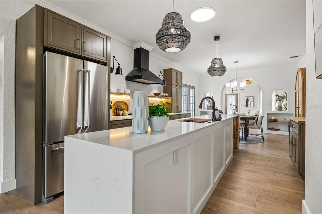 Recently Sold: $750,000 (3 beds, 2 baths, 1836 Square Feet)