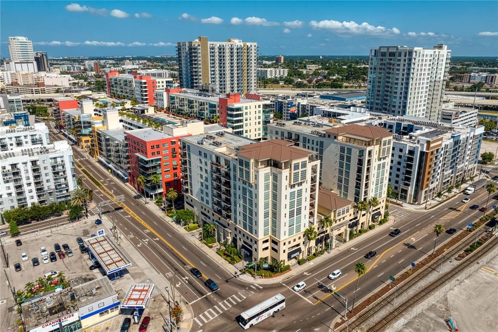 For Sale: $640,000 (2 beds, 2 baths, 1218 Square Feet)