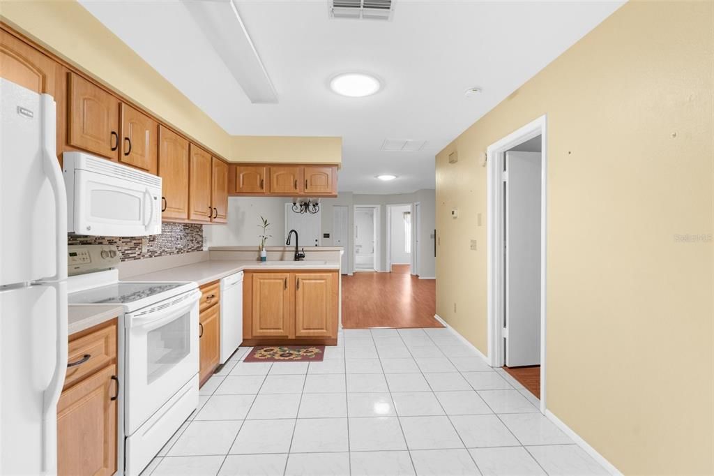 Active With Contract: $199,900 (2 beds, 2 baths, 1118 Square Feet)