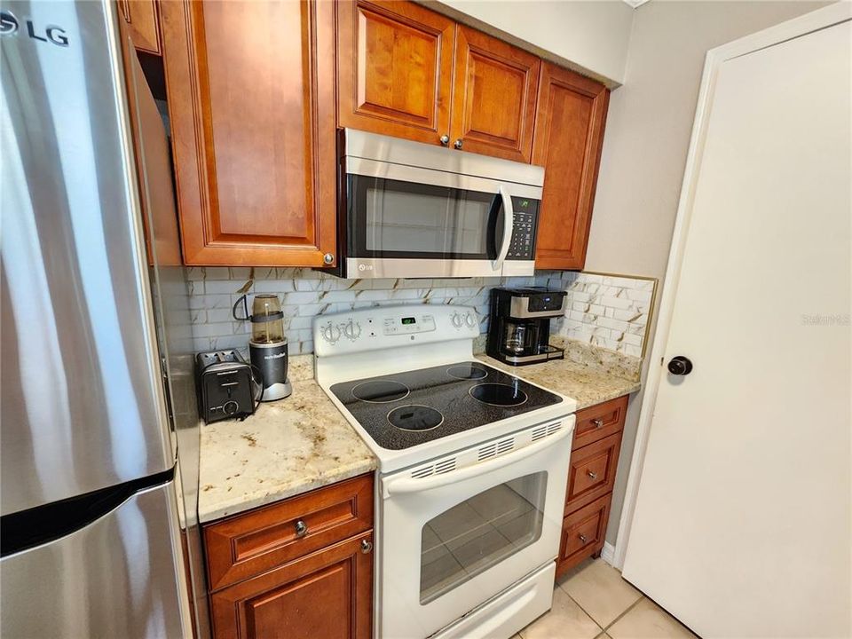 For Sale: $234,900 (2 beds, 1 baths, 800 Square Feet)