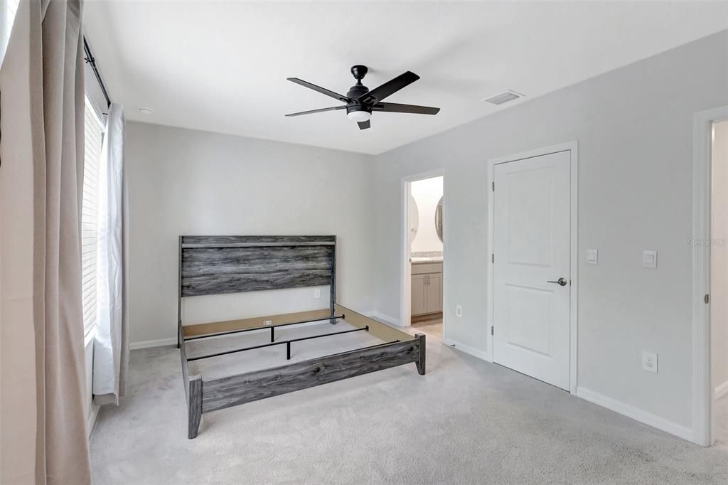 Active With Contract: $425,000 (3 beds, 2 baths, 1717 Square Feet)