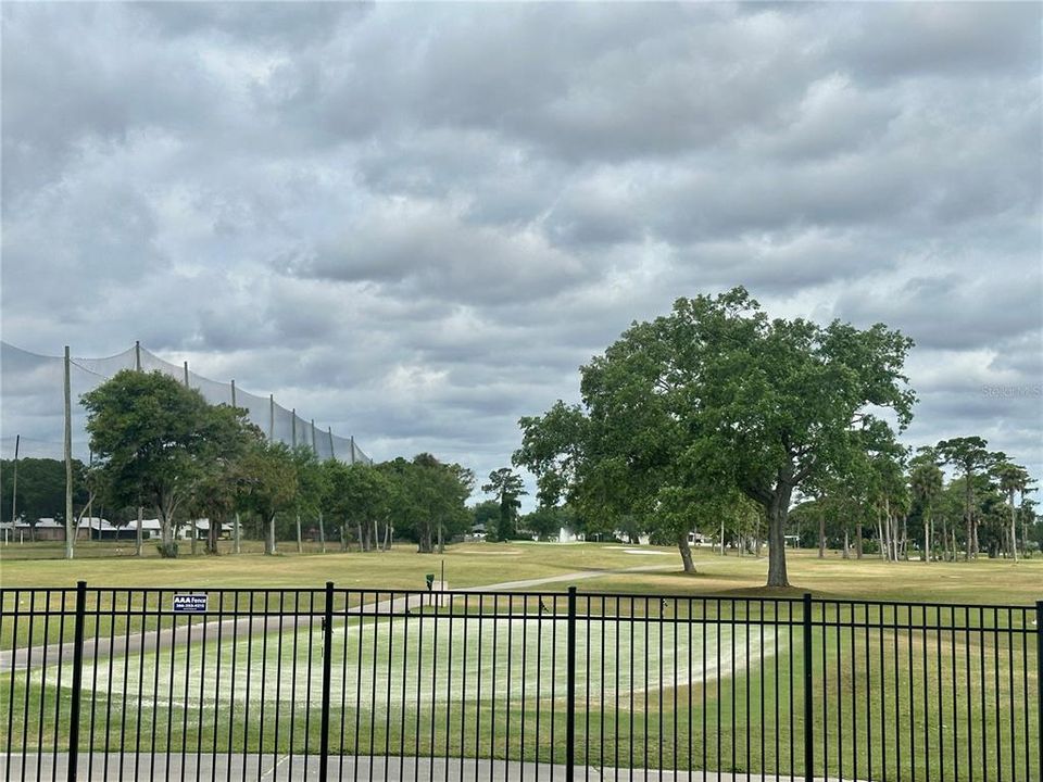 DRIVING RANGE & PUTTING GREEN