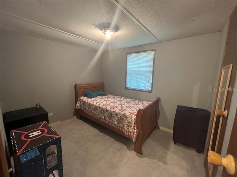 Active With Contract: $79,995 (3 beds, 2 baths, 960 Square Feet)