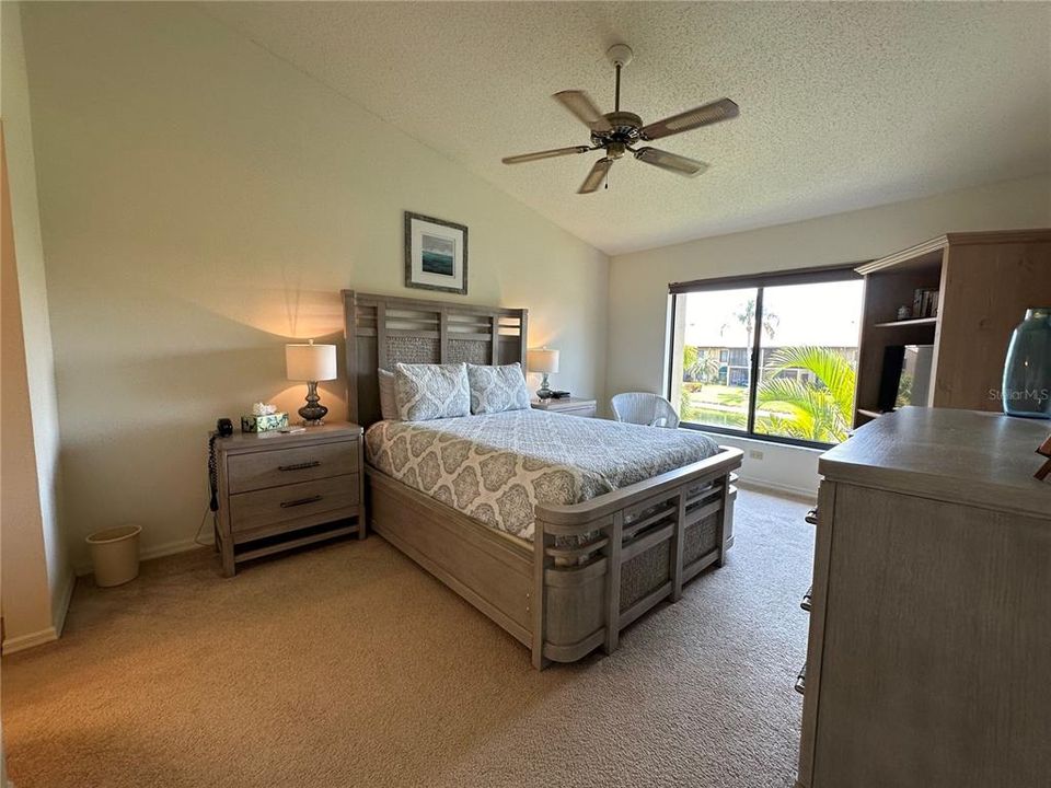 合同活跃: $2,295 (2 贝兹, 2 浴室, 1233 平方英尺)