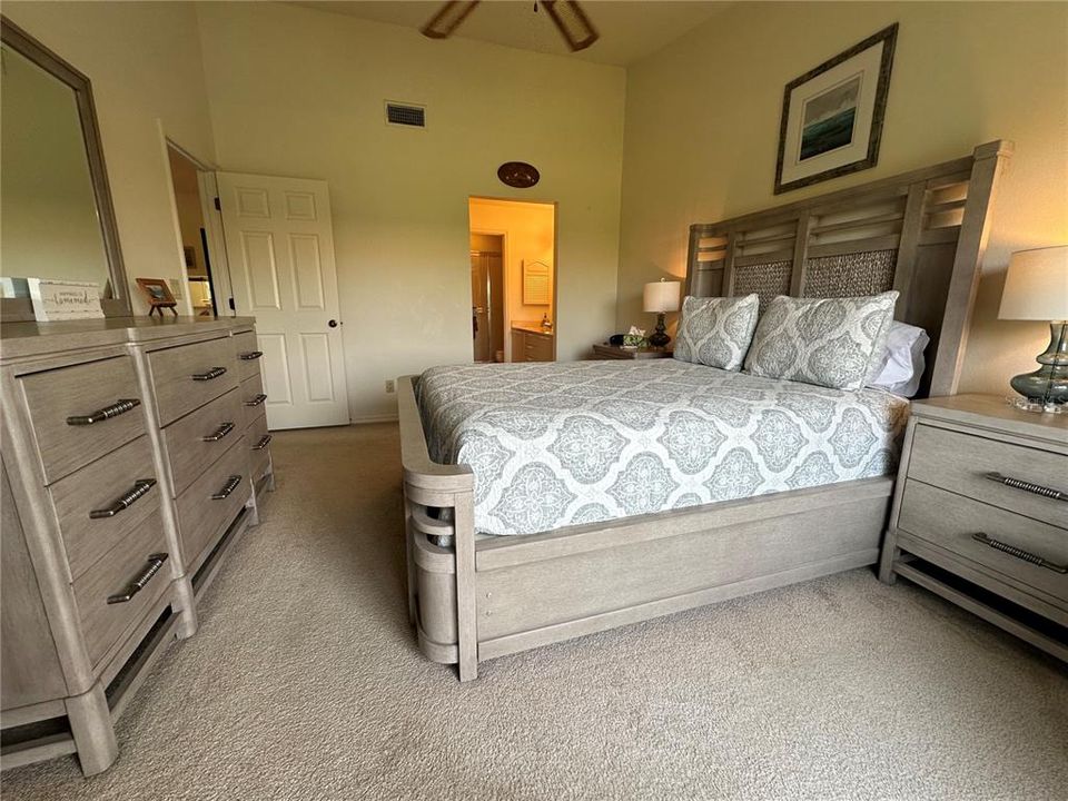 合同活跃: $2,295 (2 贝兹, 2 浴室, 1233 平方英尺)