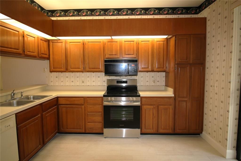 For Rent: $2,400 (2 beds, 2 baths, 1465 Square Feet)