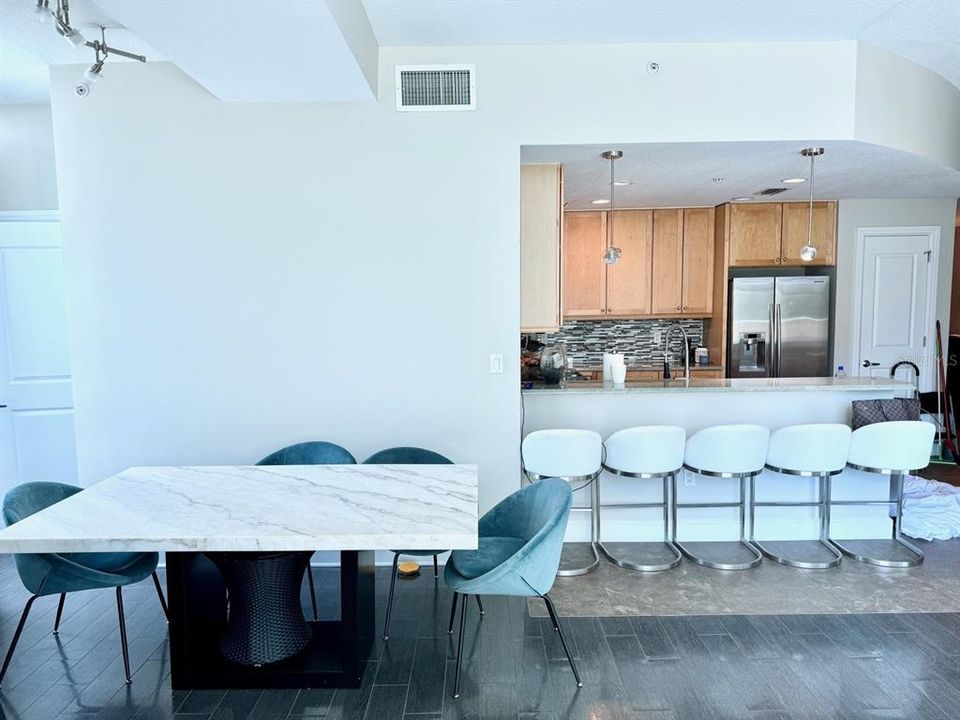 For Sale: $550,000 (2 beds, 2 baths, 1198 Square Feet)