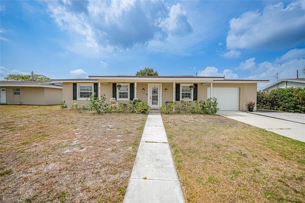 Active With Contract: $249,900 (2 beds, 2 baths, 1412 Square Feet)