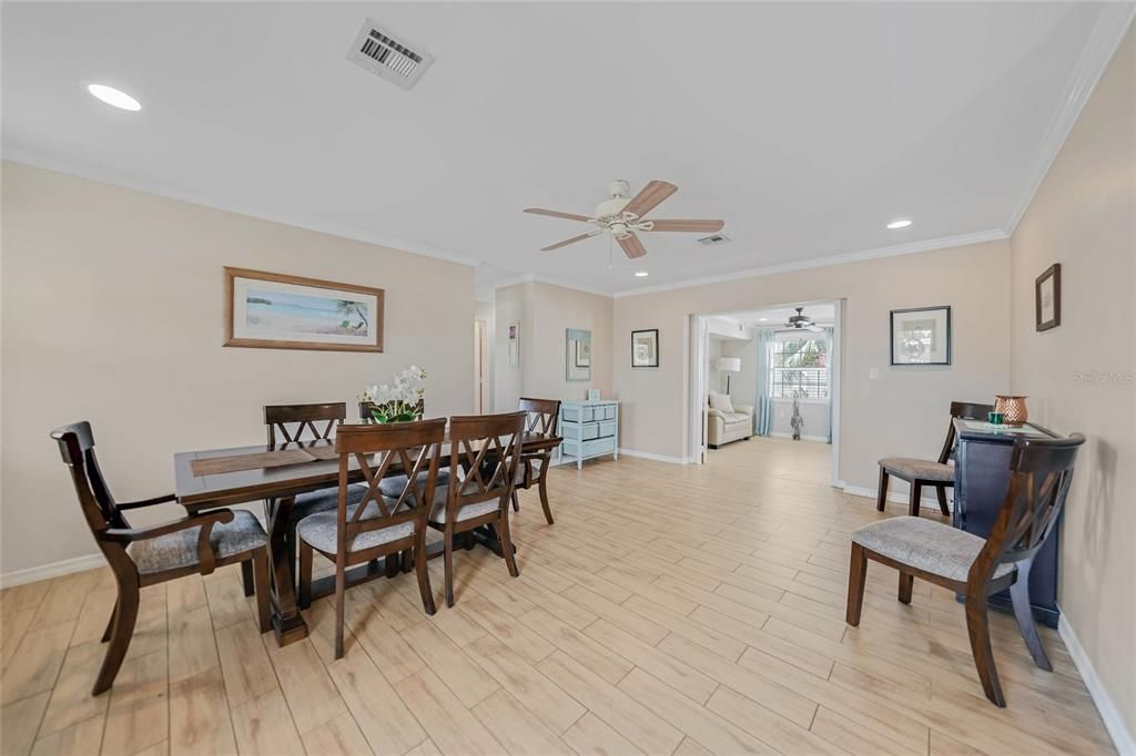 Active With Contract: $249,900 (2 beds, 2 baths, 1412 Square Feet)