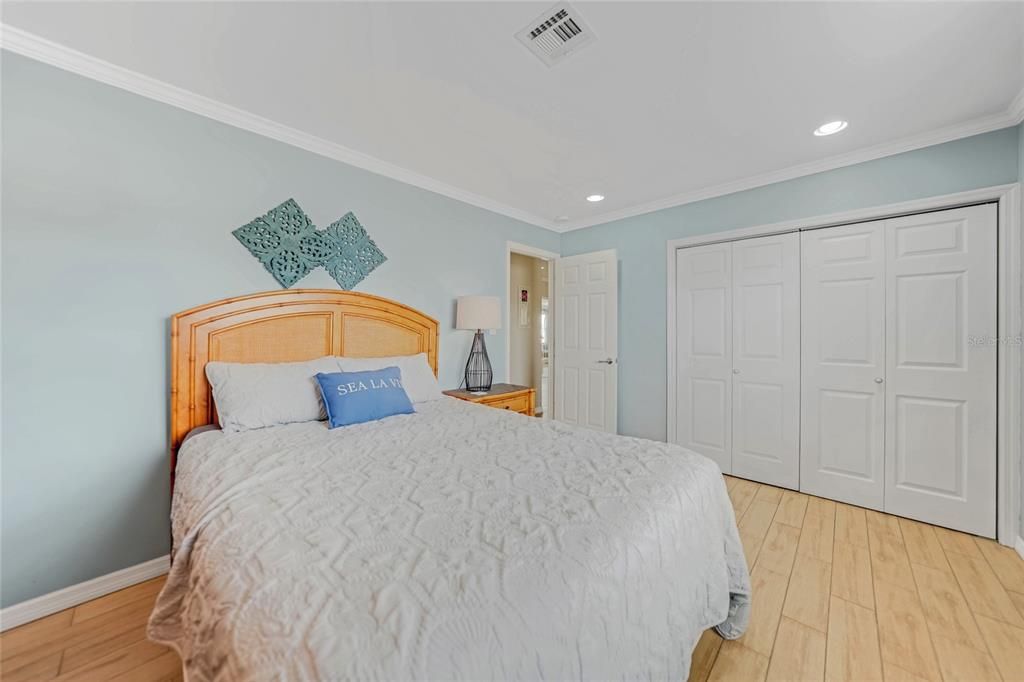 Active With Contract: $249,900 (2 beds, 2 baths, 1412 Square Feet)