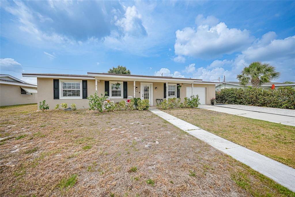 Active With Contract: $249,900 (2 beds, 2 baths, 1412 Square Feet)