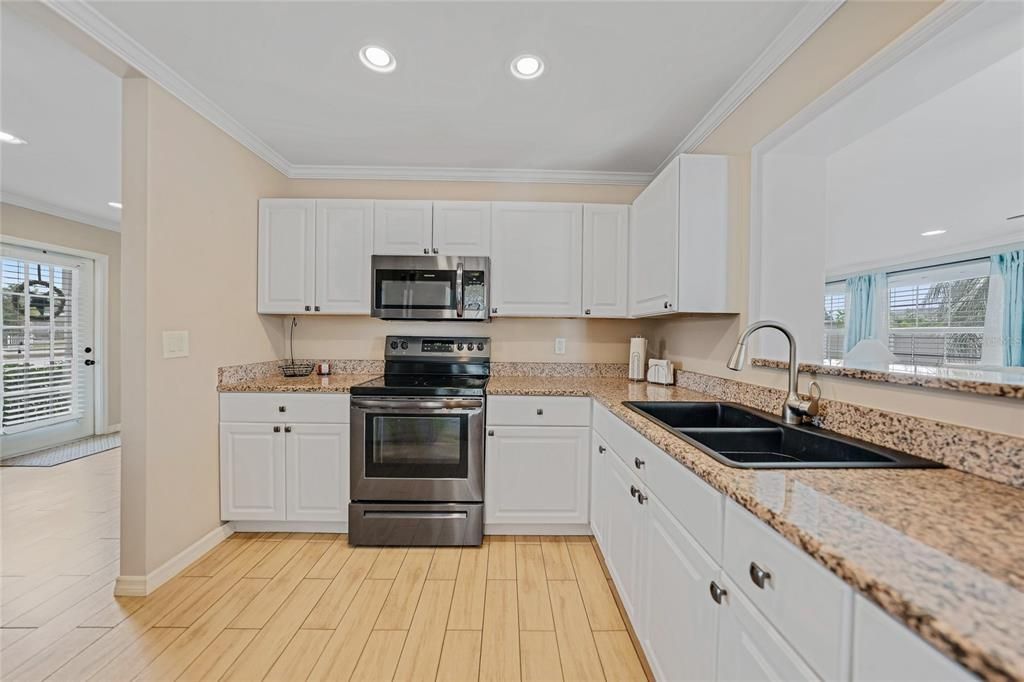 Active With Contract: $249,900 (2 beds, 2 baths, 1412 Square Feet)