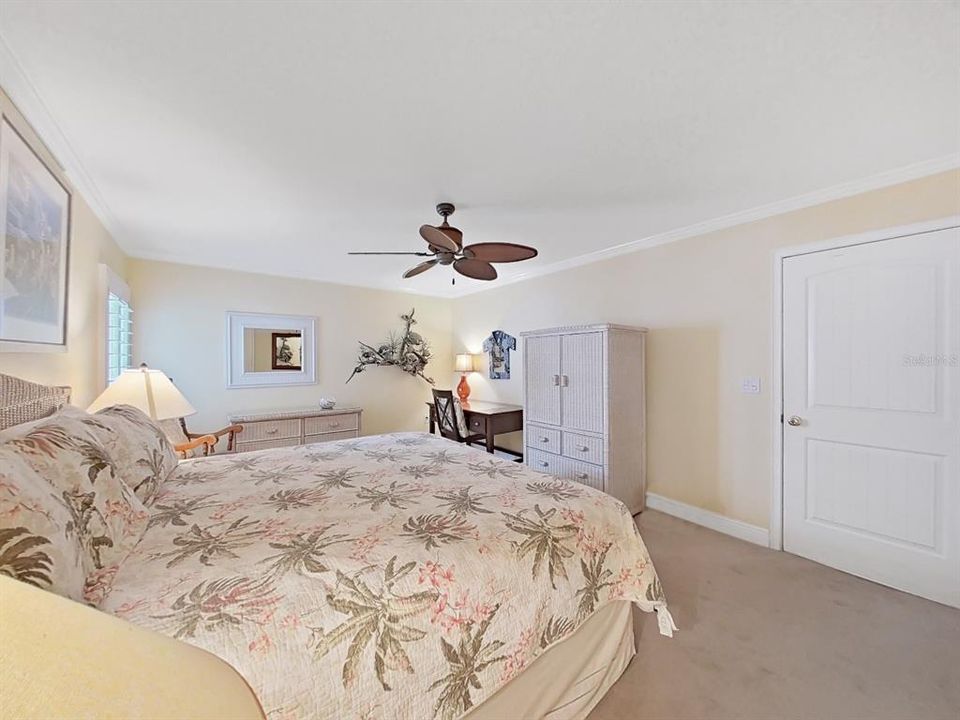 Recently Sold: $950,000 (2 beds, 2 baths, 1440 Square Feet)