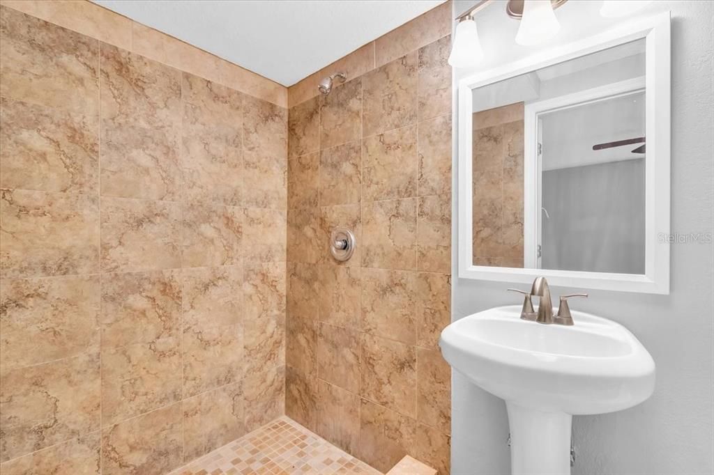 待售: $380,000 (4 贝兹, 2 浴室, 1499 平方英尺)