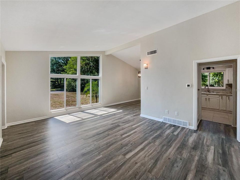 Active With Contract: $348,000 (3 beds, 2 baths, 1774 Square Feet)