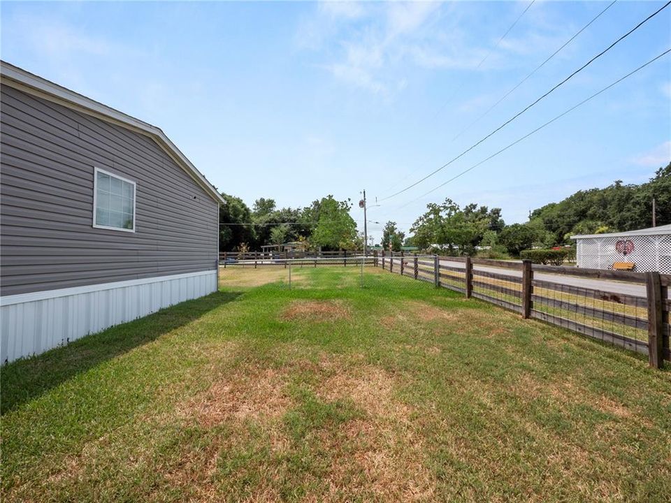 Active With Contract: $257,900 (3 beds, 2 baths, 1456 Square Feet)