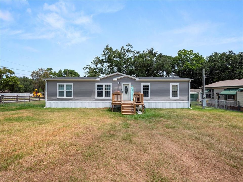 Active With Contract: $257,900 (3 beds, 2 baths, 1456 Square Feet)