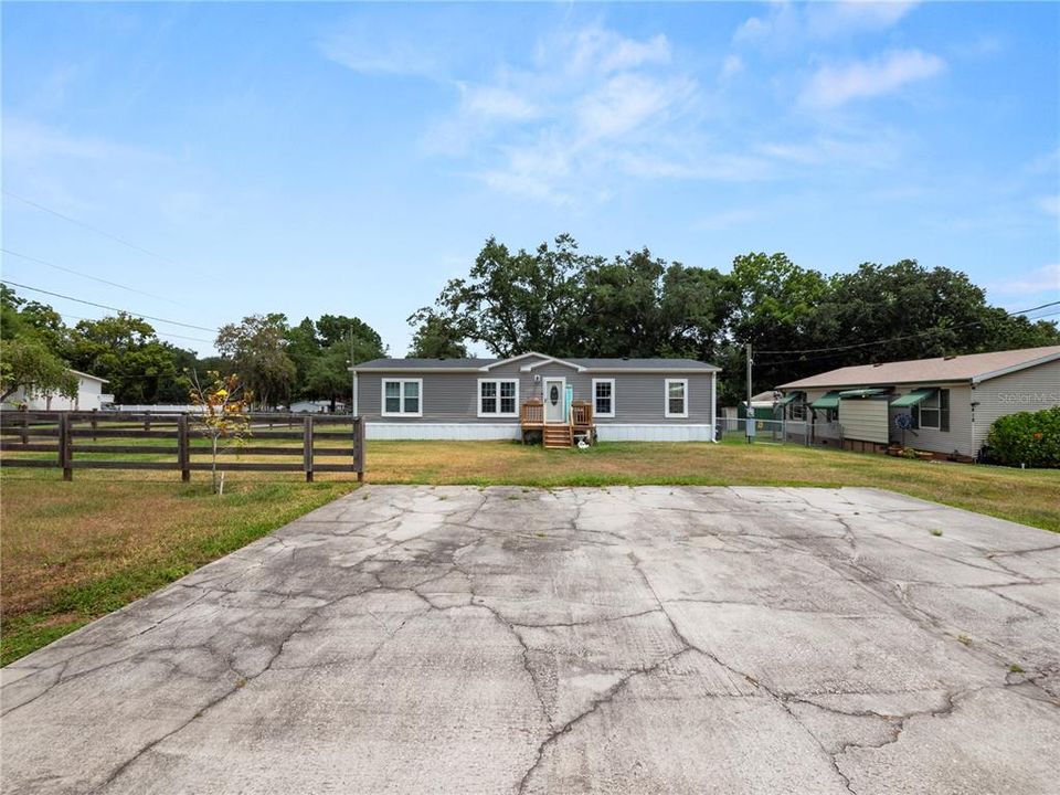 Active With Contract: $257,900 (3 beds, 2 baths, 1456 Square Feet)