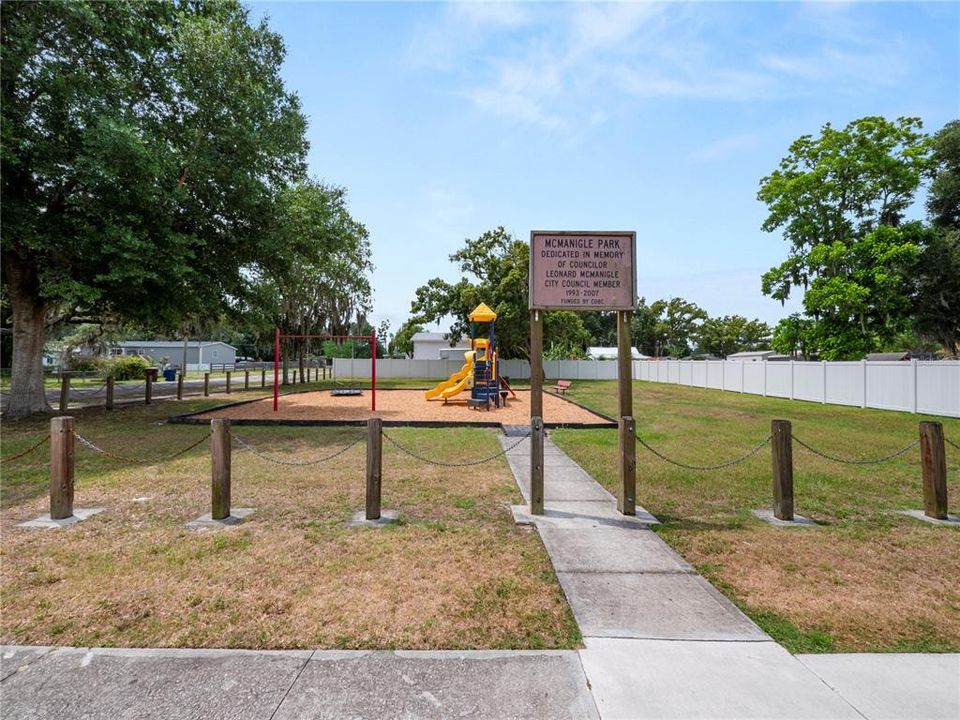 Active With Contract: $257,900 (3 beds, 2 baths, 1456 Square Feet)