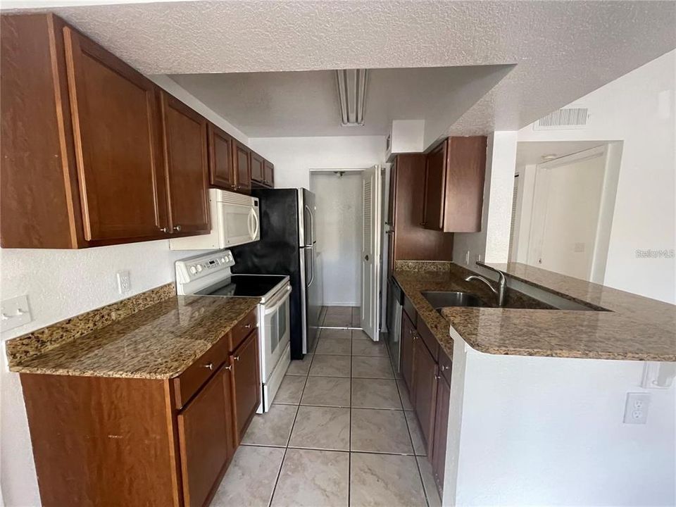For Sale: $199,900 (2 beds, 2 baths, 836 Square Feet)