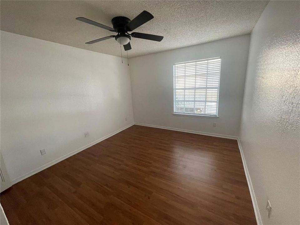 For Sale: $199,900 (2 beds, 2 baths, 836 Square Feet)