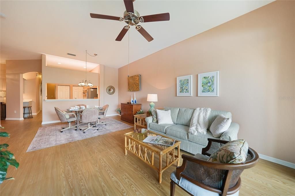 For Sale: $364,000 (2 beds, 2 baths, 1401 Square Feet)