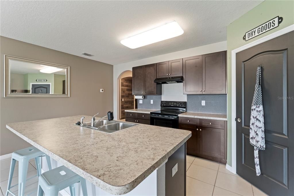 Active With Contract: $2,300 (4 beds, 2 baths, 1852 Square Feet)