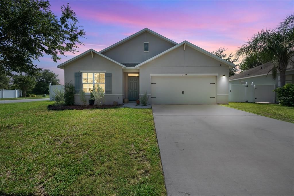 Active With Contract: $2,300 (4 beds, 2 baths, 1852 Square Feet)