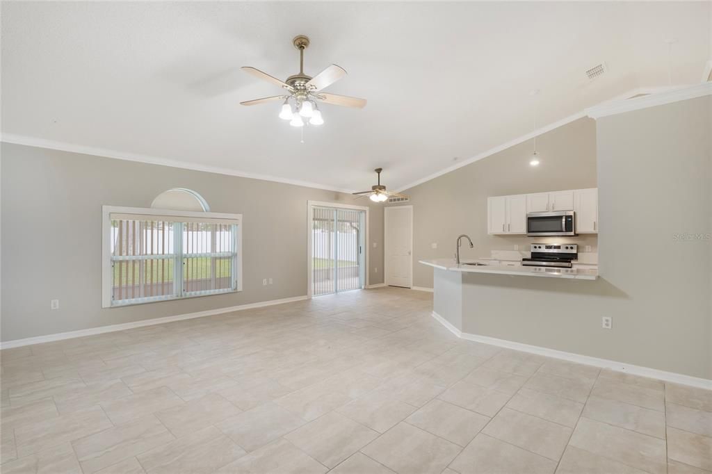 Active With Contract: $3,150 (3 beds, 2 baths, 1584 Square Feet)