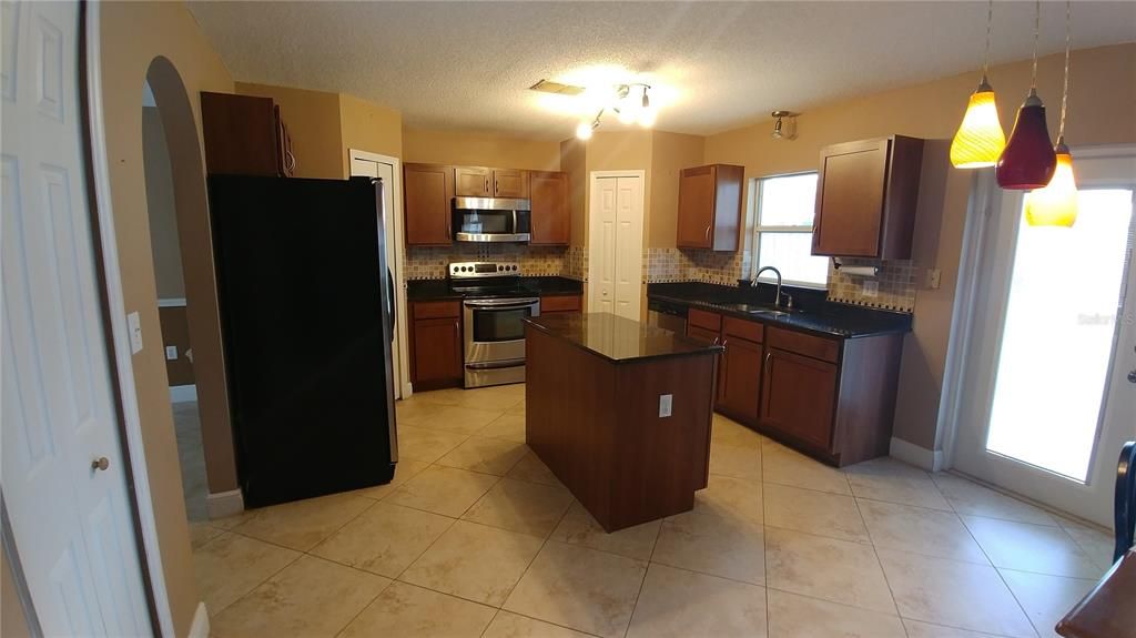 Active With Contract: $3,149 (5 beds, 2 baths, 2136 Square Feet)